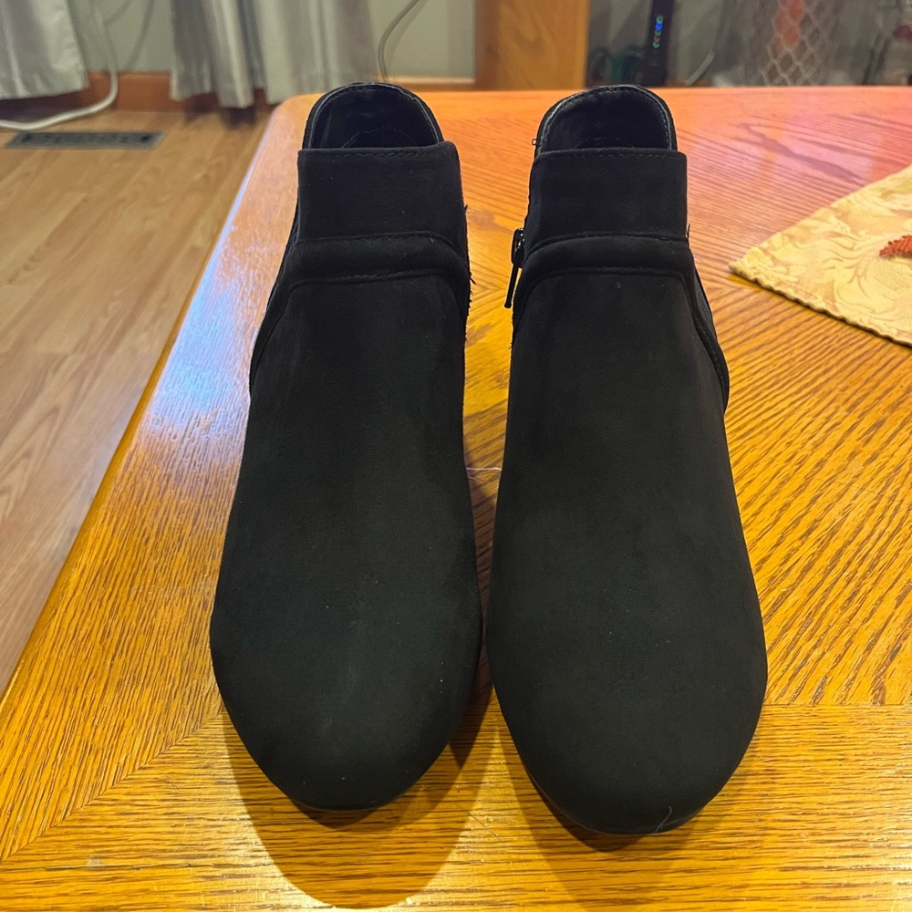 Croft & Barrow with Ortolite Wedged black suede ankle boot size 8.5 wide